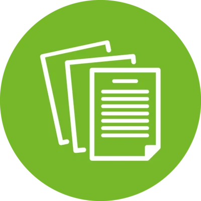 Weißes Piktogramm mit drei übereinanderliegenden Dokumentseiten auf grünem Kreis – steht für Unterlagen, Informationen oder Schriftverkehr.