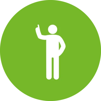 Weißes Piktogramm einer stehenden Person auf grünem Kreis, die einen Arm hebt und mit dem Zeigefinger nach oben zeigt – symbolisiert Hinweis, Information oder Aufmerksamkeit.